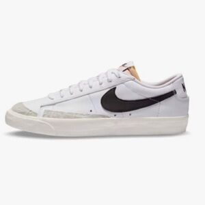 Nike men’s Blazer low 77 Vintage sneakers size 10.  Great condition!